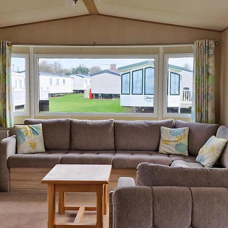 8 Berth Caravan For Hire At Manor Park Near To A Great Beach Ref 23041C Hunstanton Buitenkant foto