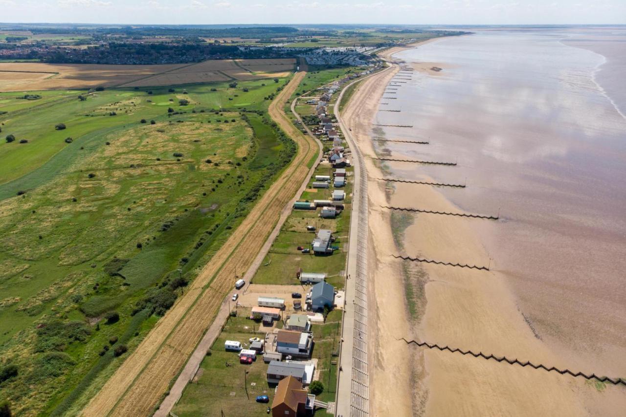 8 Berth Caravan For Hire At Manor Park Near To A Great Beach Ref 23041C Hunstanton Buitenkant foto