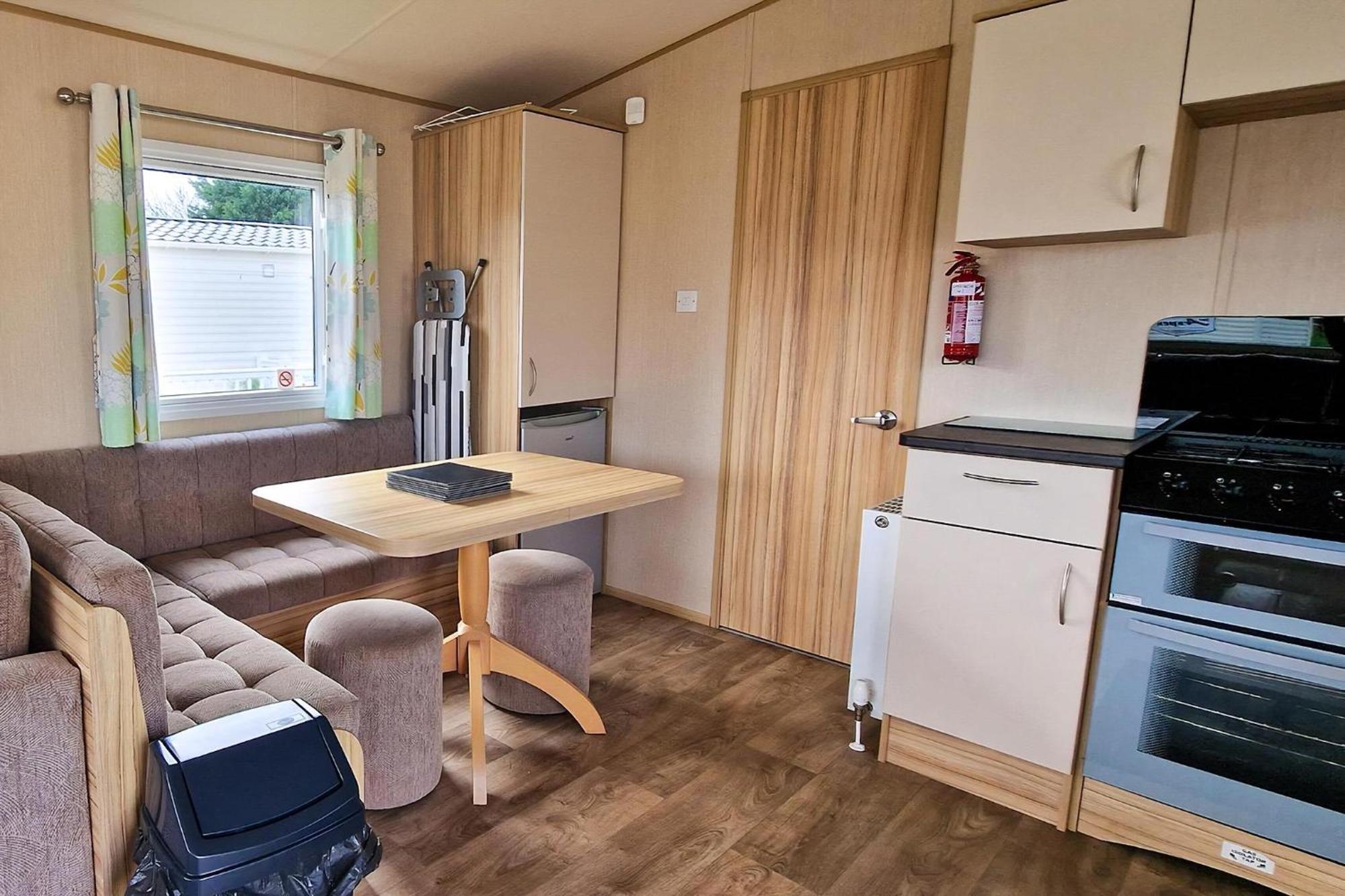 8 Berth Caravan For Hire At Manor Park Near To A Great Beach Ref 23041C Hunstanton Buitenkant foto