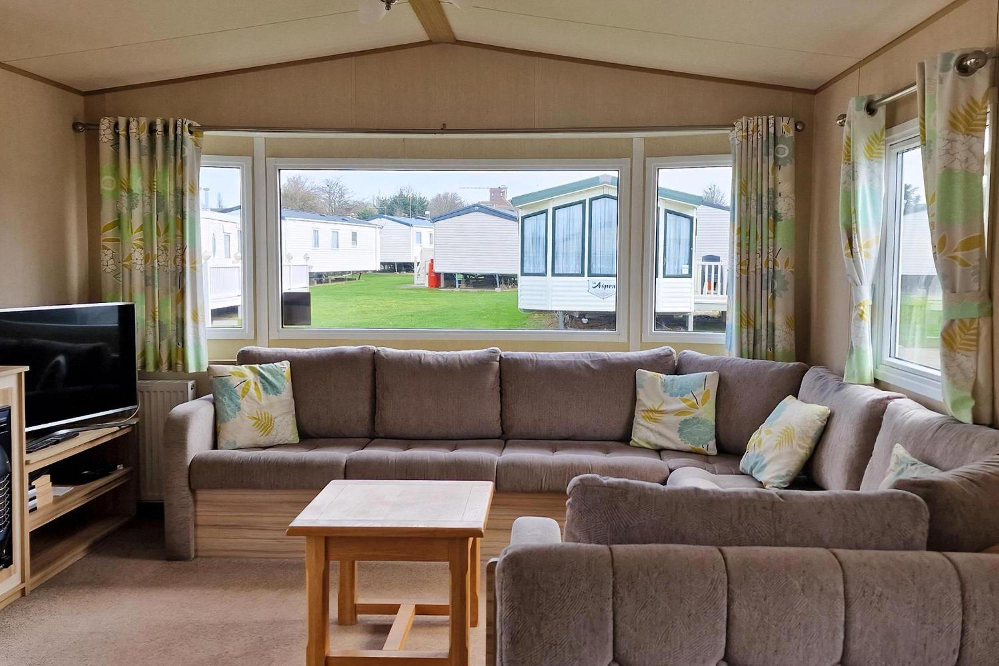 8 Berth Caravan For Hire At Manor Park Near To A Great Beach Ref 23041C Hunstanton Buitenkant foto